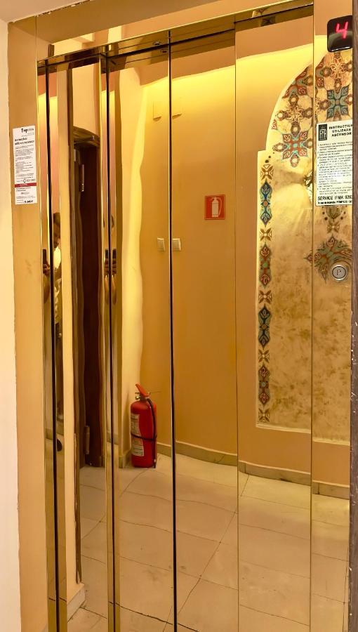 Piccolo Mondo By Citybookings Bukares Bagian luar foto