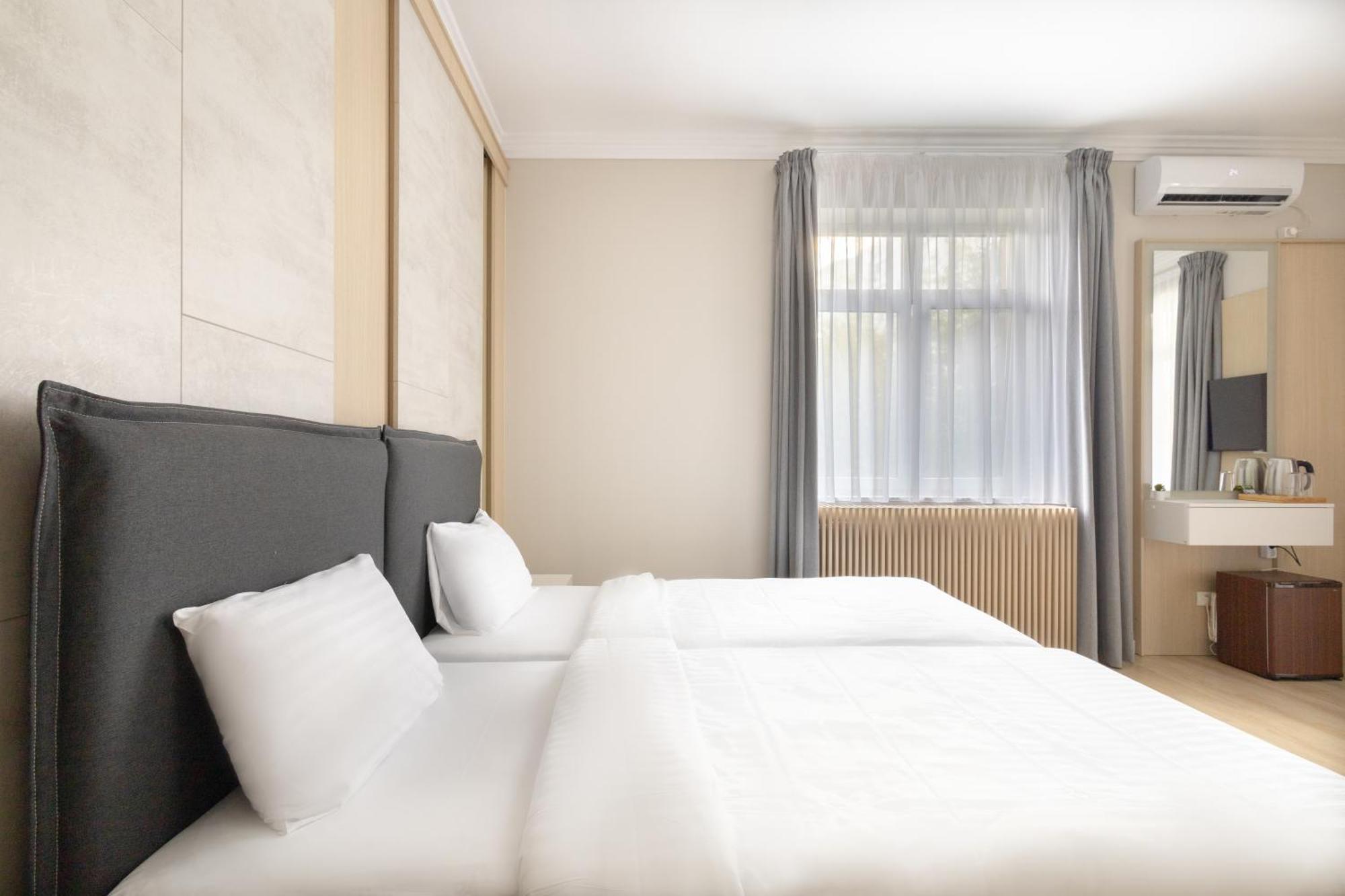 Piccolo Mondo By Citybookings Bukares Bagian luar foto
