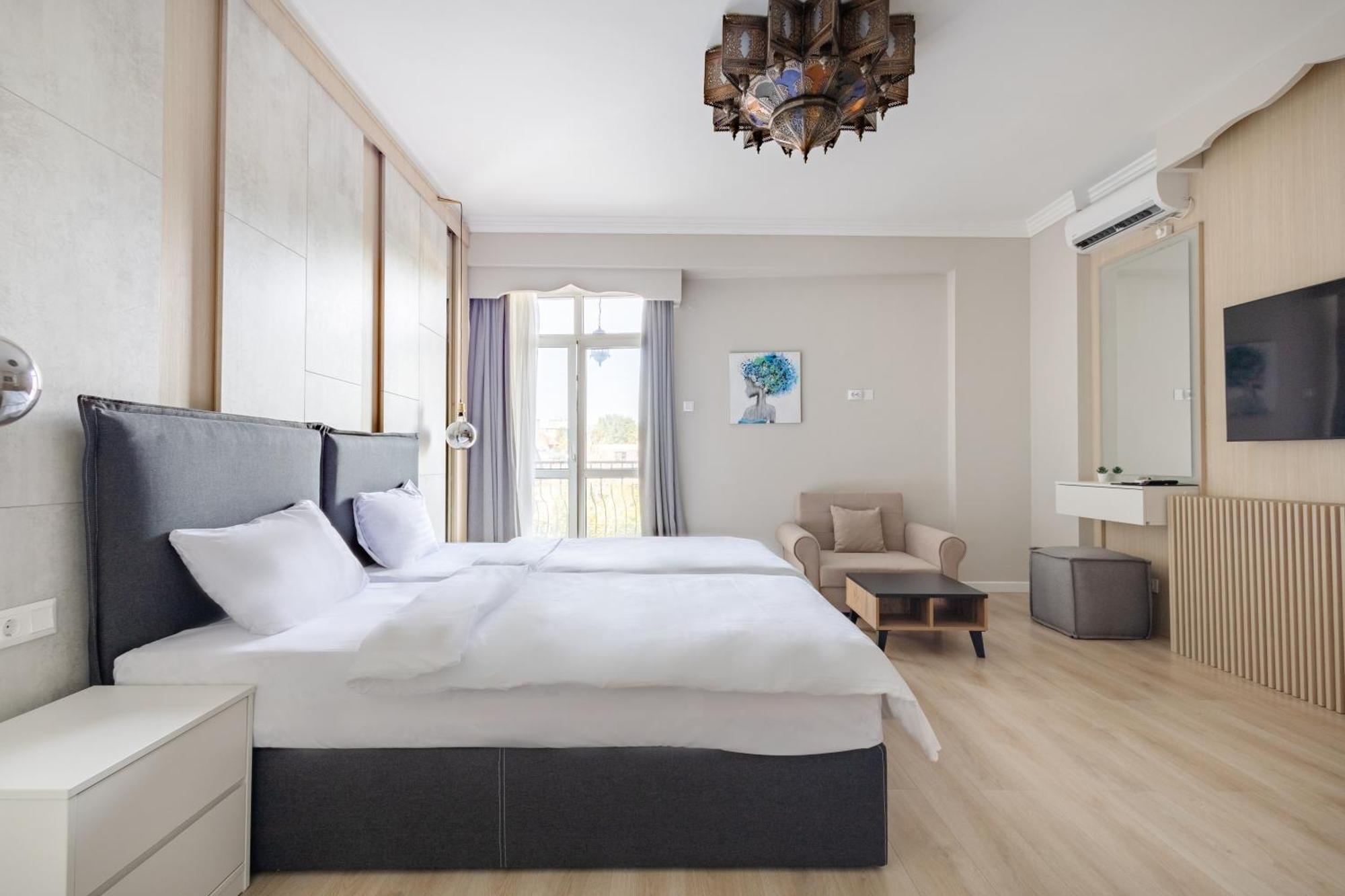 Piccolo Mondo By Citybookings Bukares Bagian luar foto