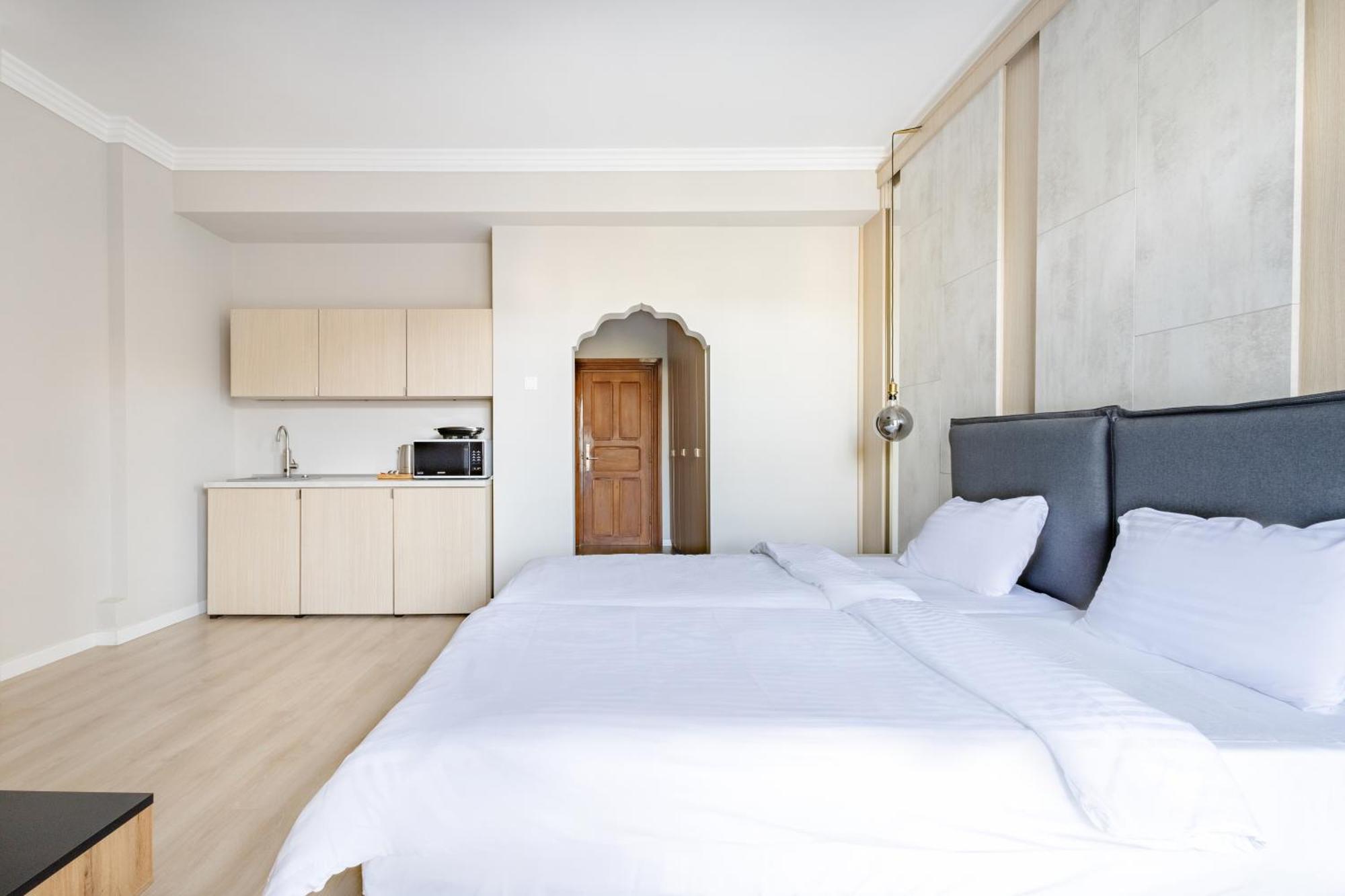 Piccolo Mondo By Citybookings Bukares Bagian luar foto