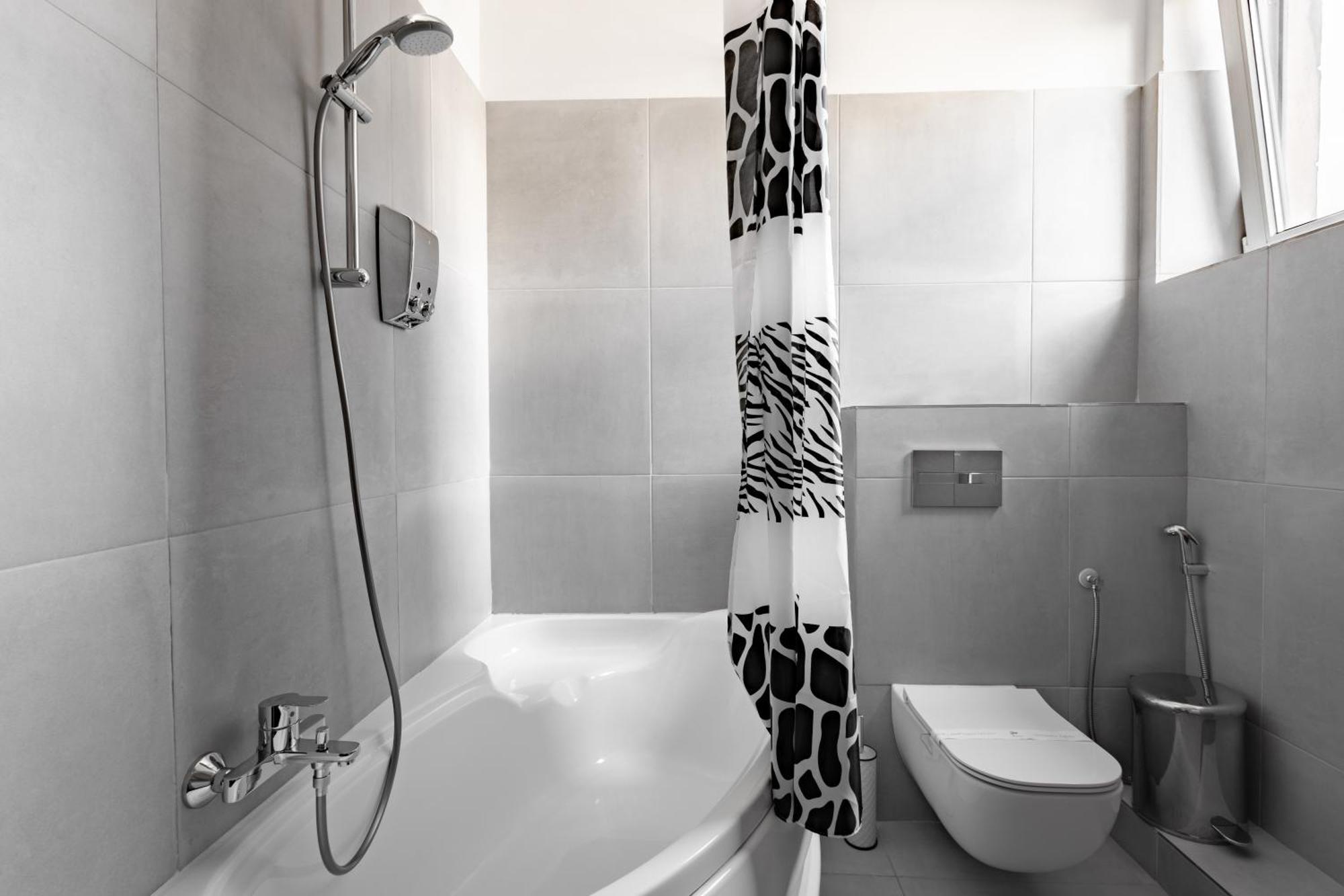 Piccolo Mondo By Citybookings Bukares Bagian luar foto