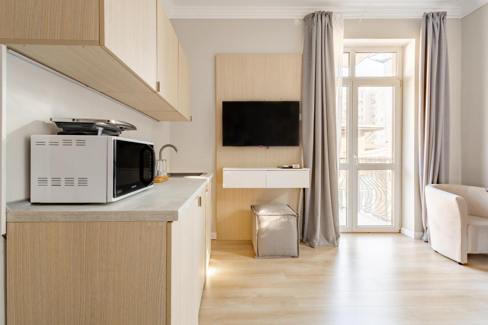 Piccolo Mondo By Citybookings Bukares Bagian luar foto