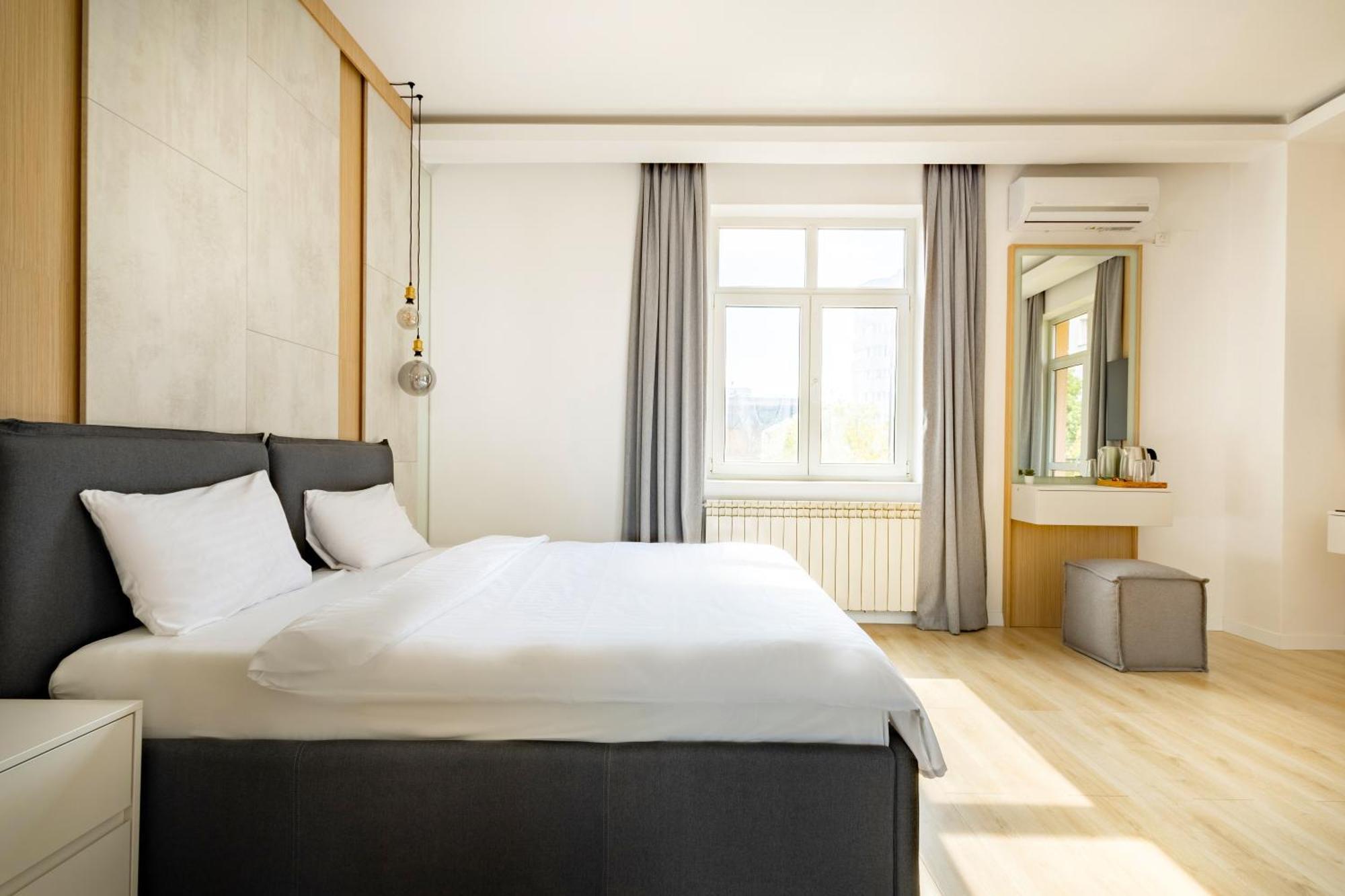 Piccolo Mondo By Citybookings Bukares Bagian luar foto