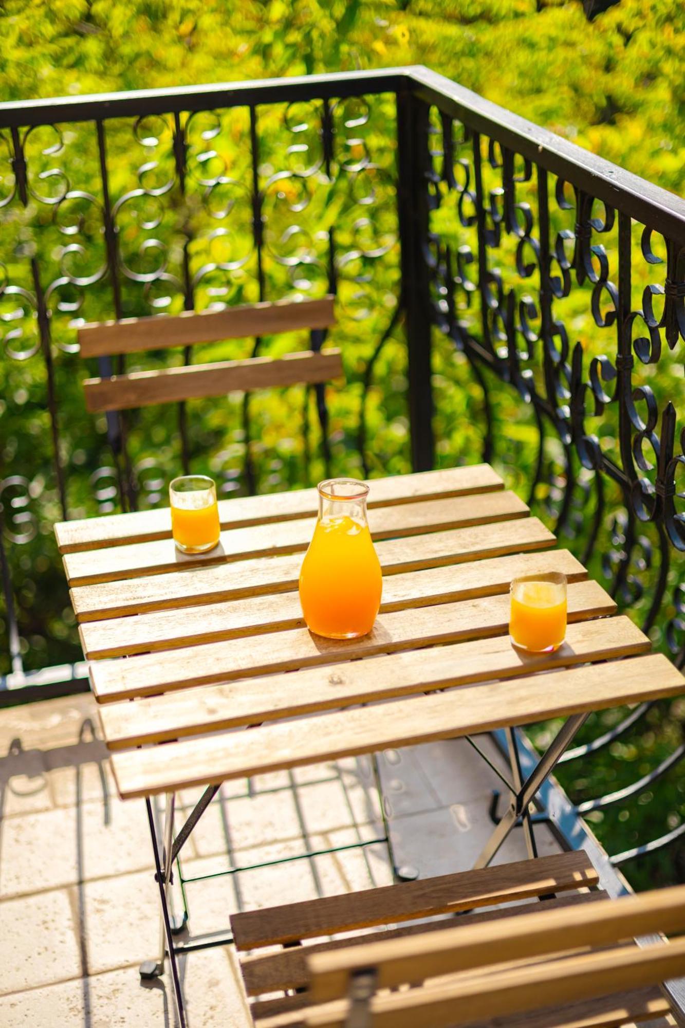 Piccolo Mondo By Citybookings Bukares Bagian luar foto
