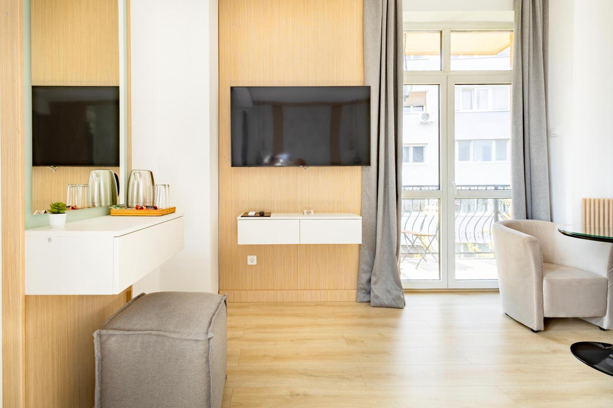 Piccolo Mondo By Citybookings Bukares Bagian luar foto