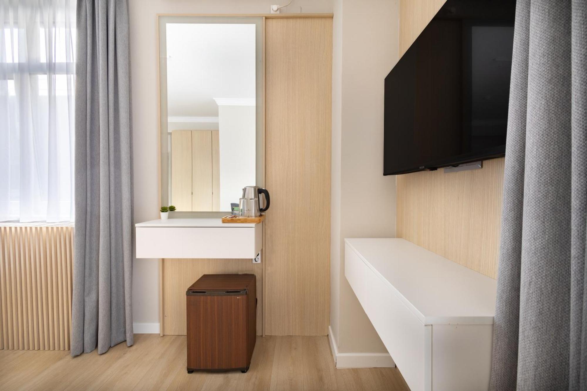 Piccolo Mondo By Citybookings Bukares Bagian luar foto