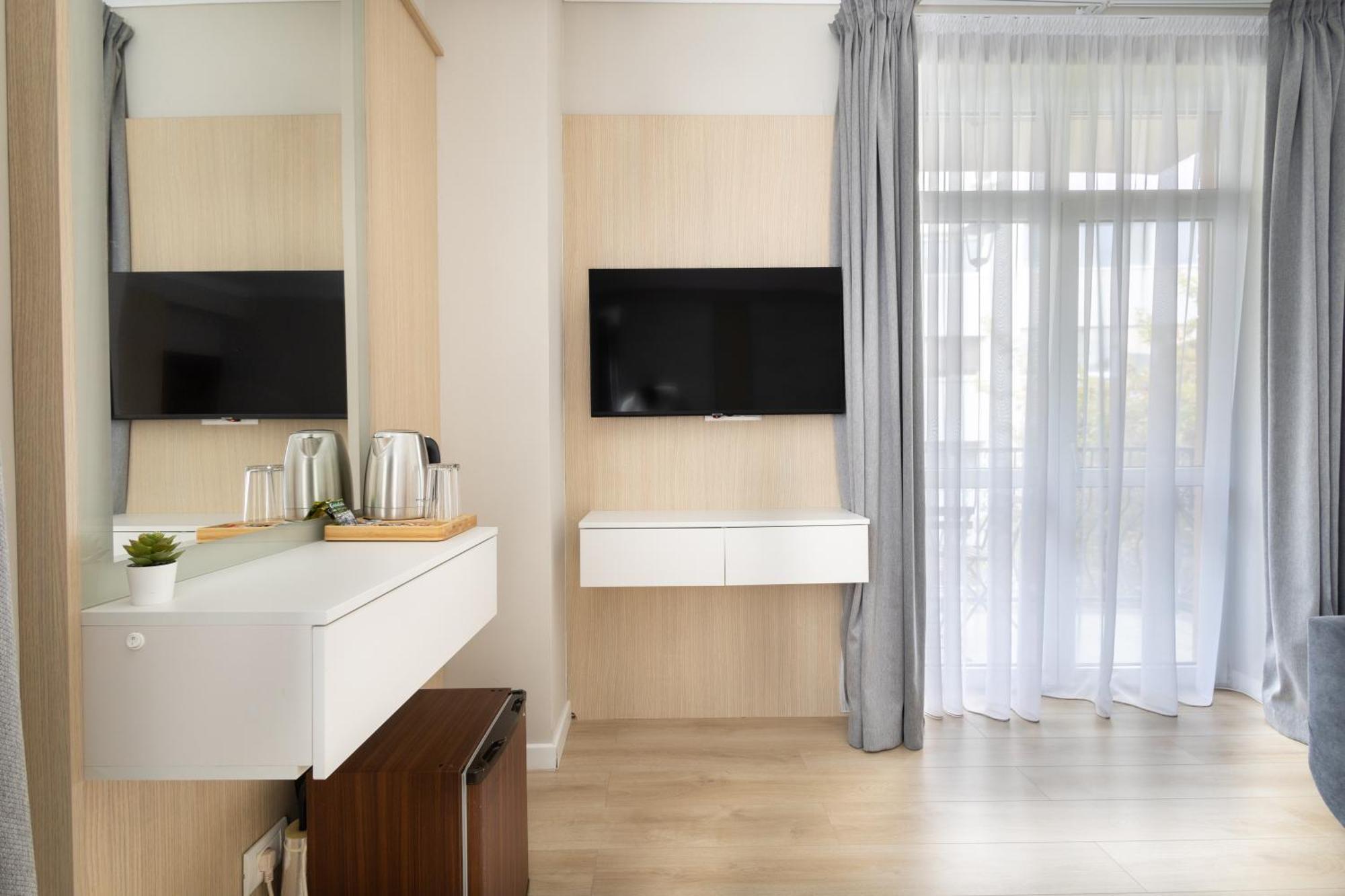 Piccolo Mondo By Citybookings Bukares Bagian luar foto
