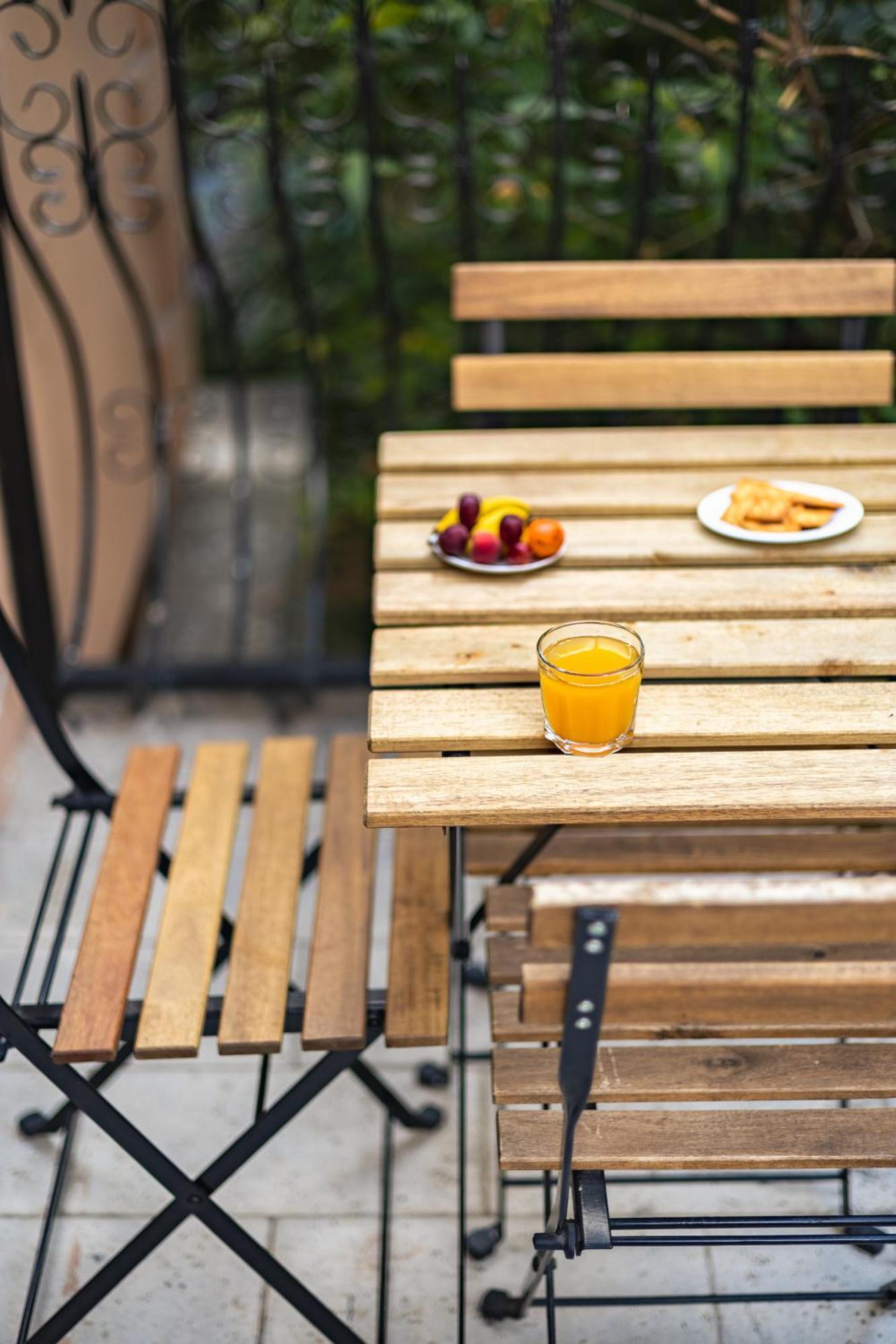 Piccolo Mondo By Citybookings Bukares Bagian luar foto