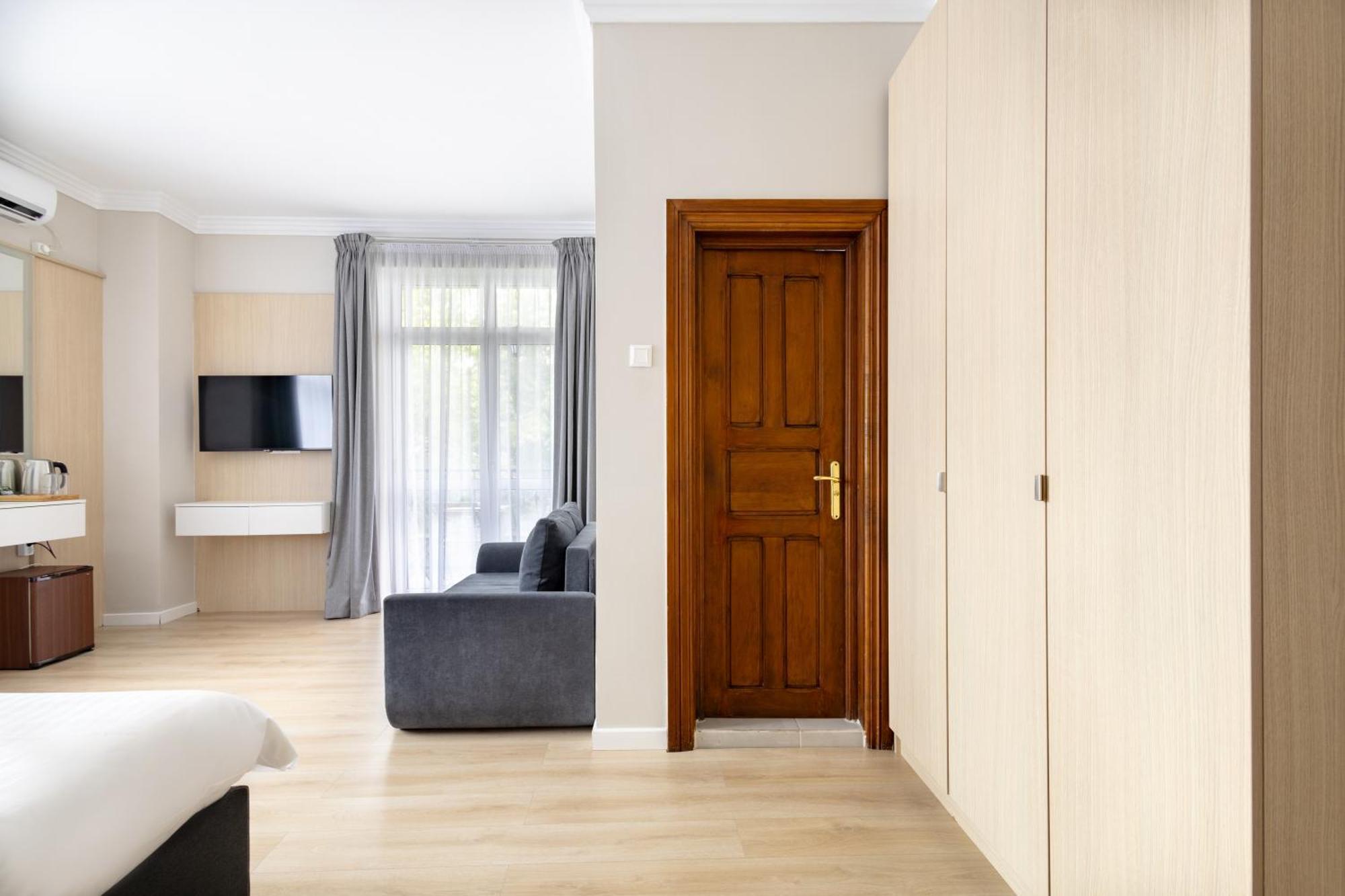 Piccolo Mondo By Citybookings Bukares Ruang foto