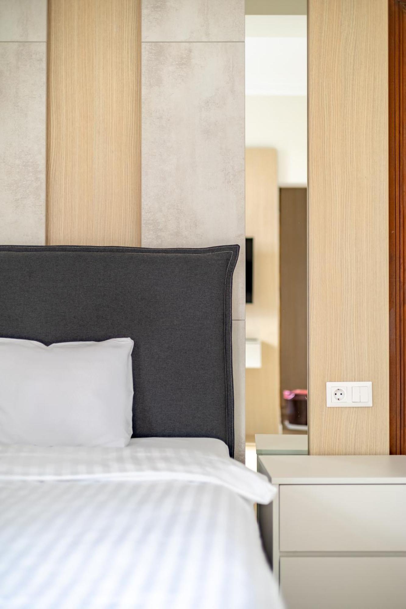 Piccolo Mondo By Citybookings Bukares Bagian luar foto
