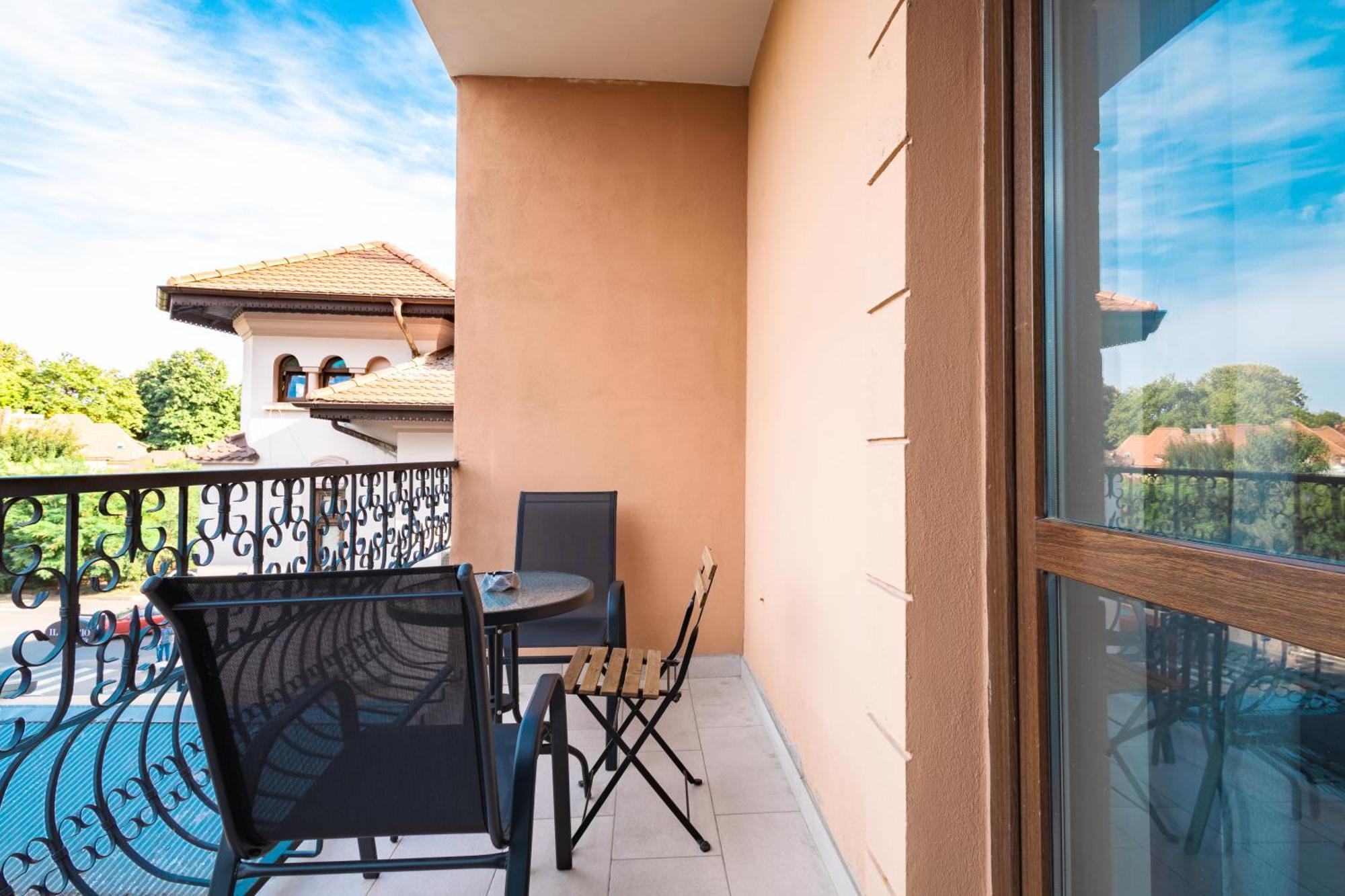 Piccolo Mondo By Citybookings Bukares Ruang foto